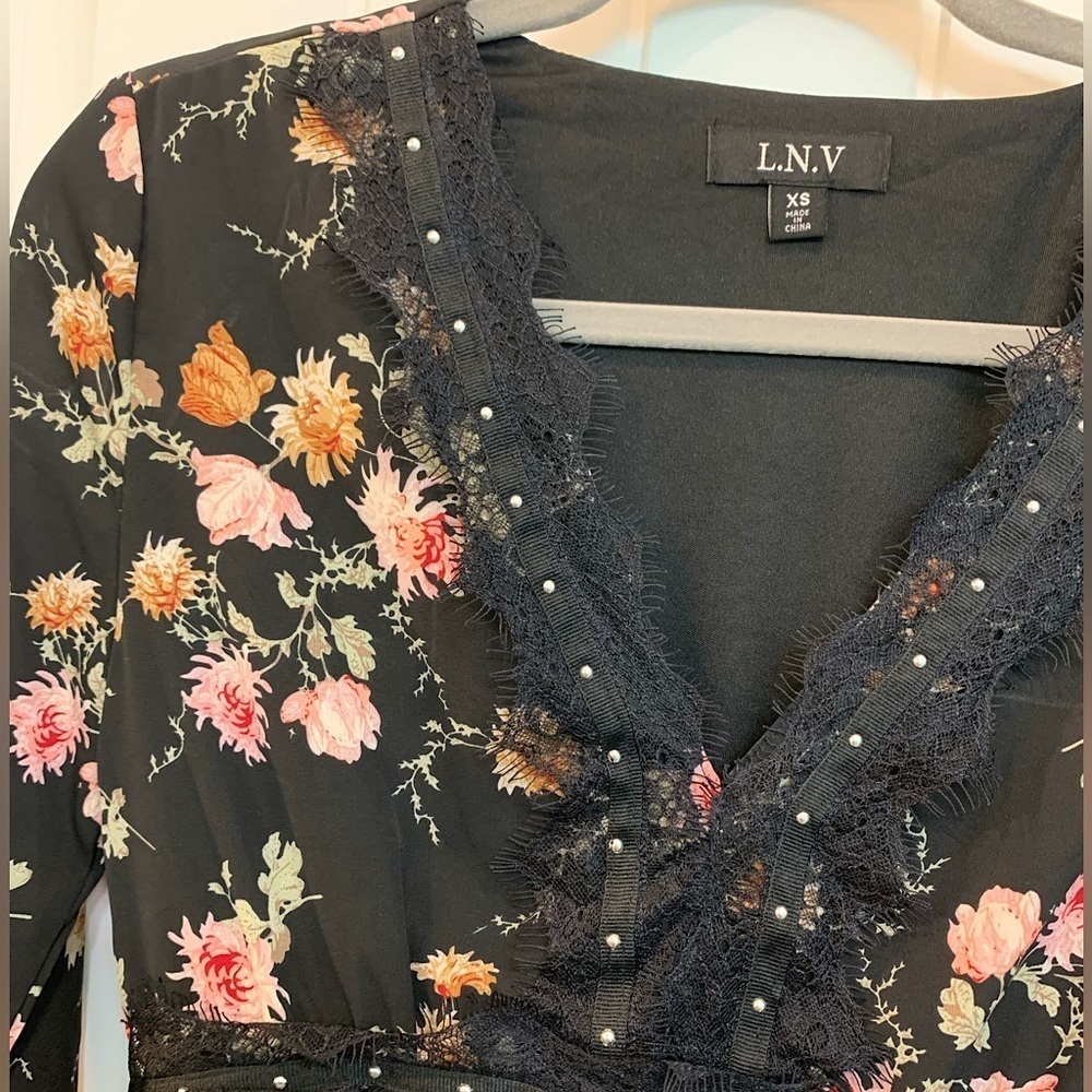 L.N.V Floral Dress XS Juniors - Picture 2 of 7